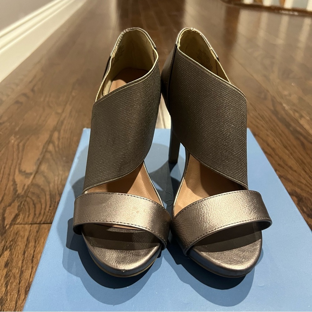 Simply Vera Vera Wang Metallic Pewter Heels - Picture 2 of 4